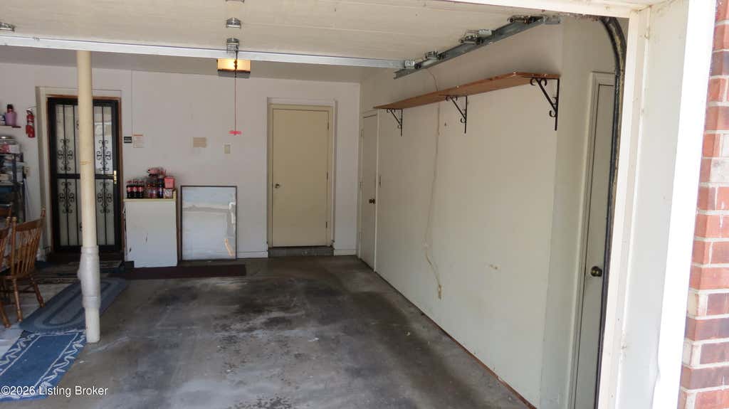 Photo of 3115 Meadowside Ct, Louisville, KY 40214 (MLS # 1716490)