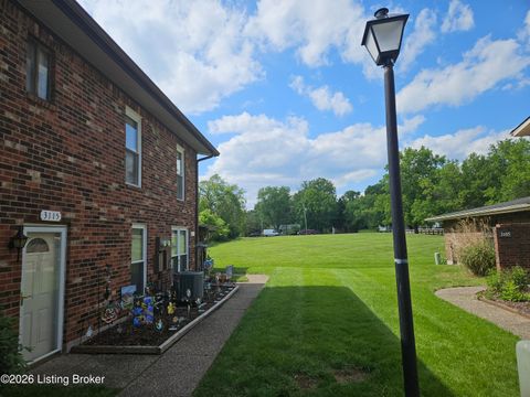 Homes For Sale - 3115 Meadowside Ct<br/> Louisville, KY 40214