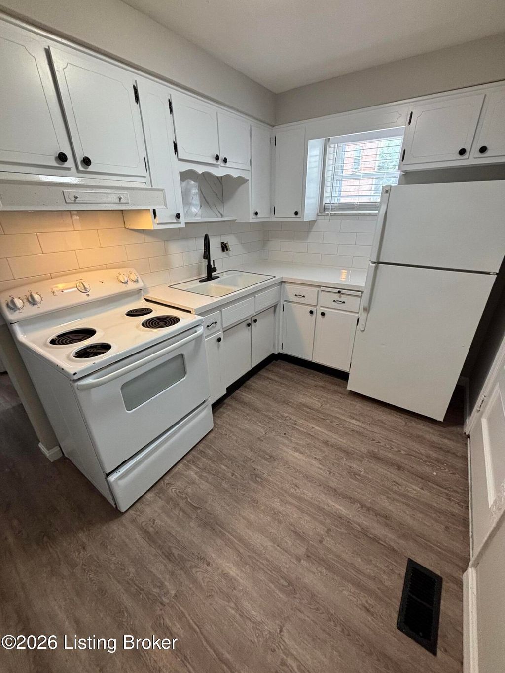 Photo of 338 Idlewylde Dr #1, Louisville, KY 40206 (MLS # 1714215)