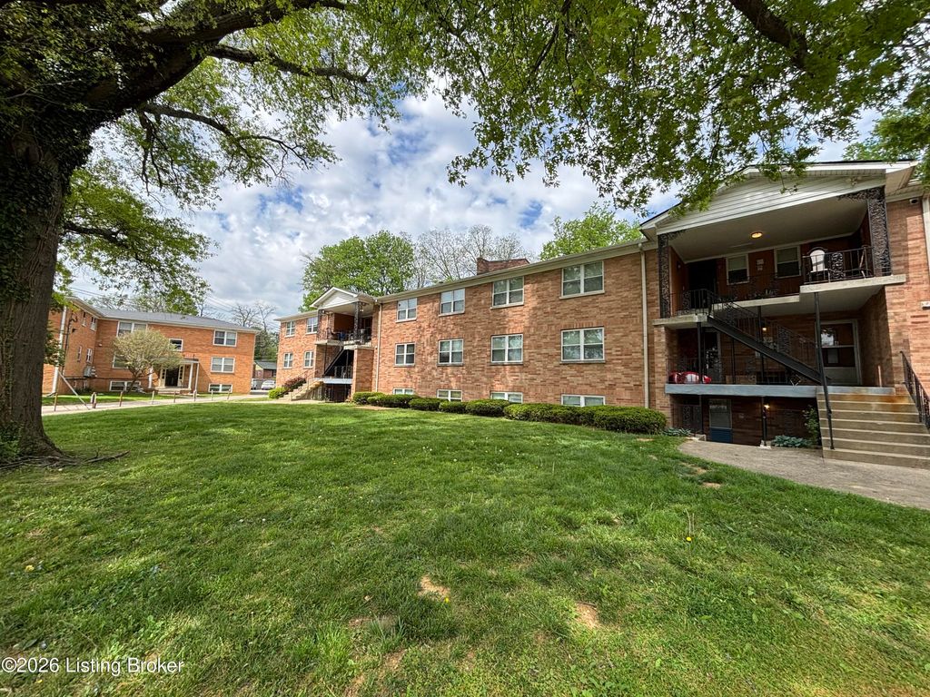 Photo of 338 Idlewylde Dr #1, Louisville, KY 40206 (MLS # 1714215)