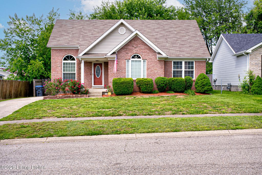 Photo of 6807 Broadmanor Ln, Louisville, KY 40258 (MLS # 1716782)