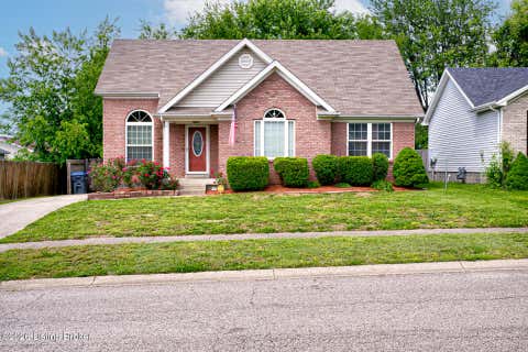Homes For Sale - 6807 Broadmanor Ln<br/> Louisville, KY 40258