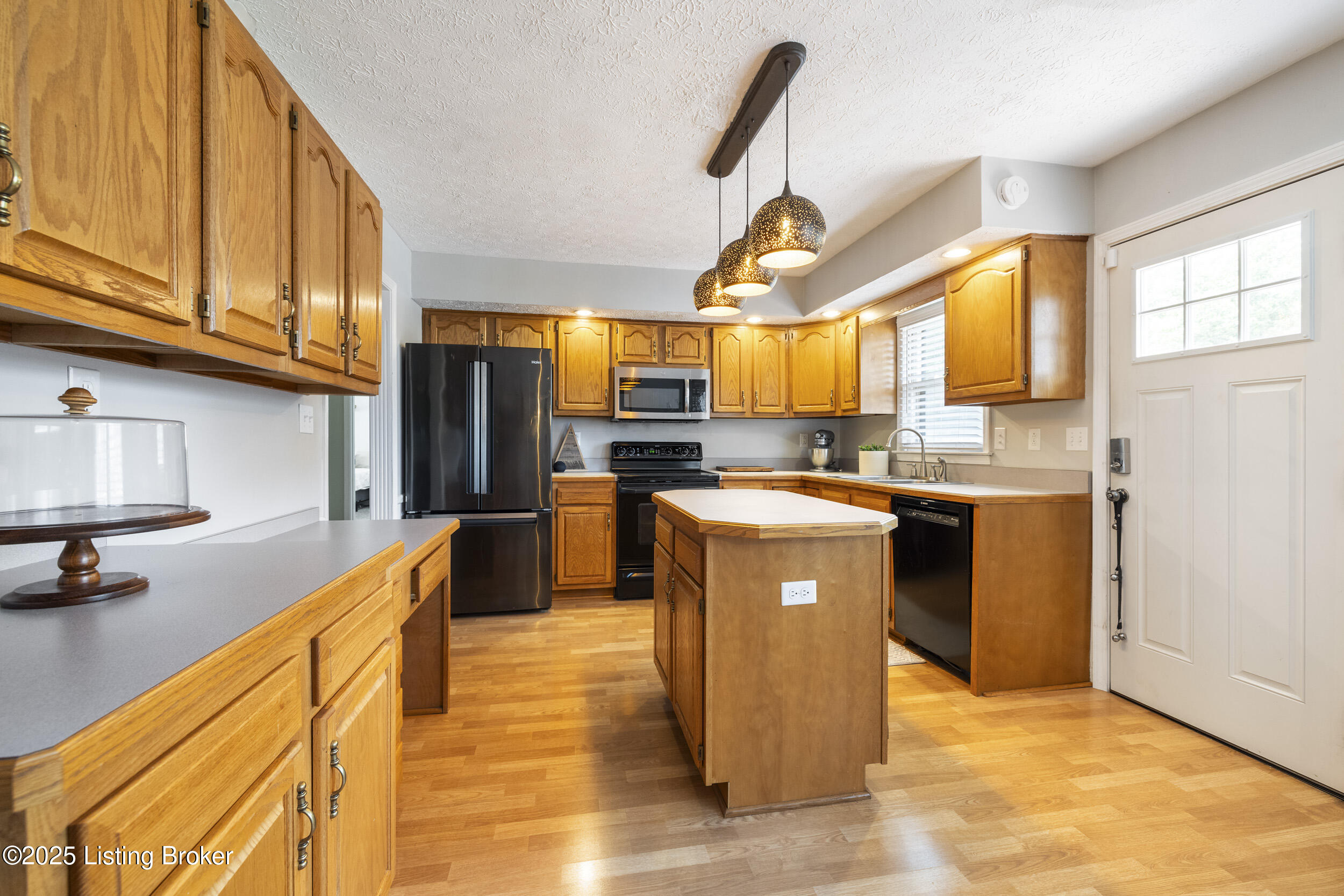 8502 Gregory Way, Louisville, Kentucky image 12