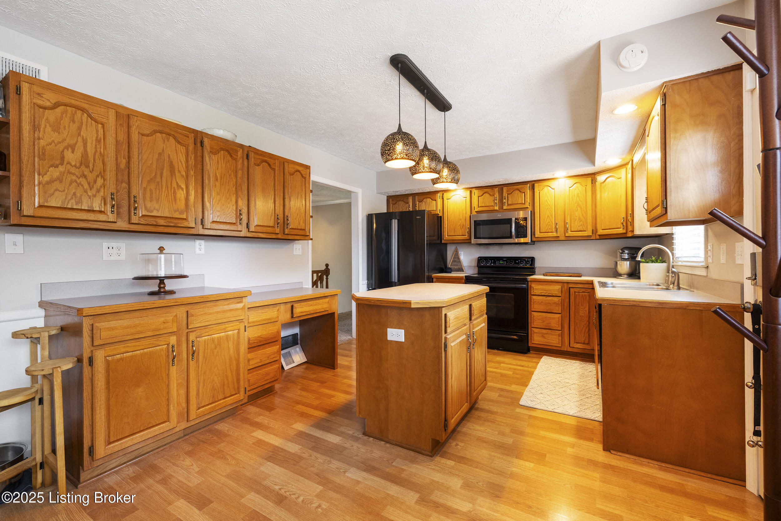 8502 Gregory Way, Louisville, Kentucky image 11