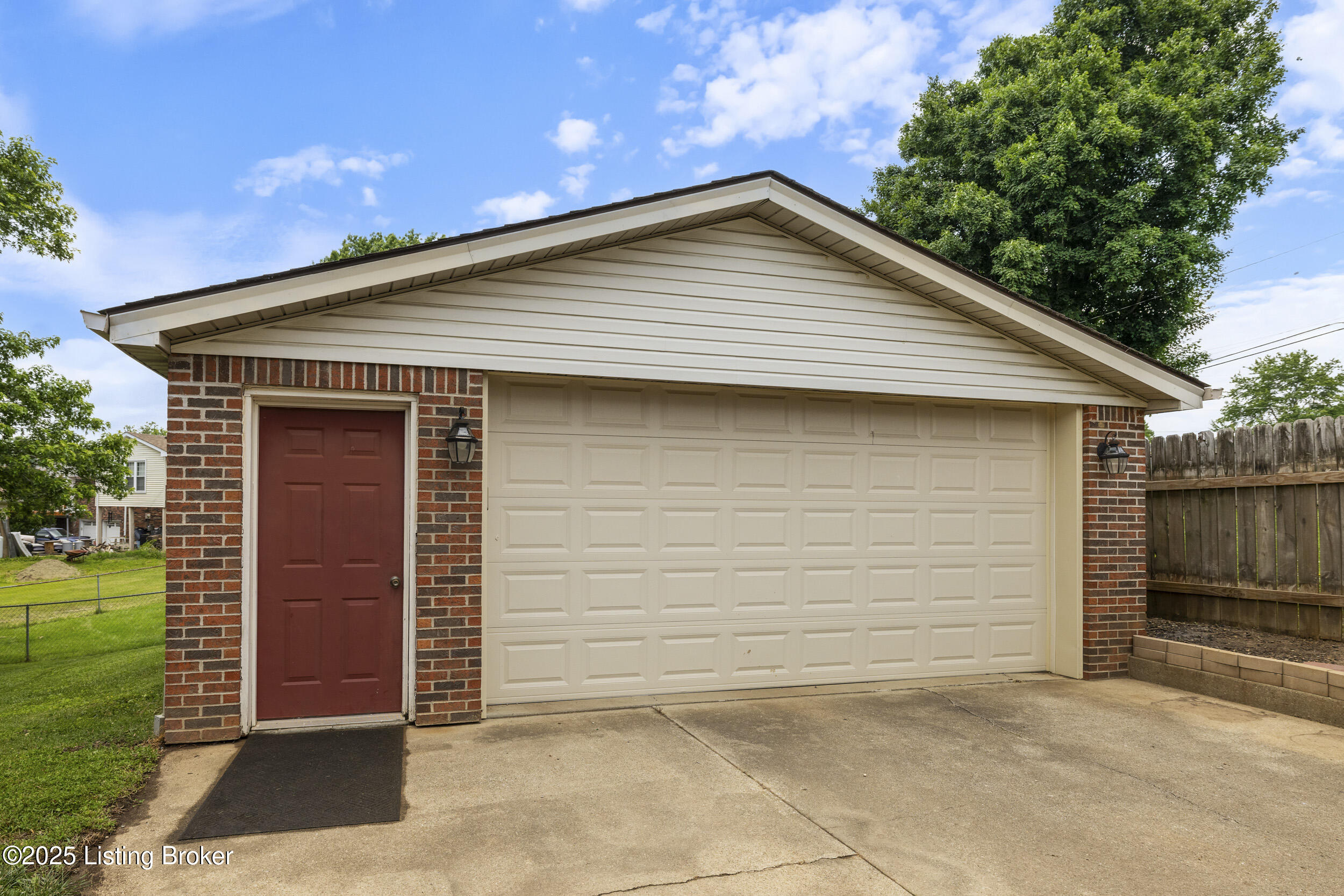 8502 Gregory Way, Louisville, Kentucky image 36