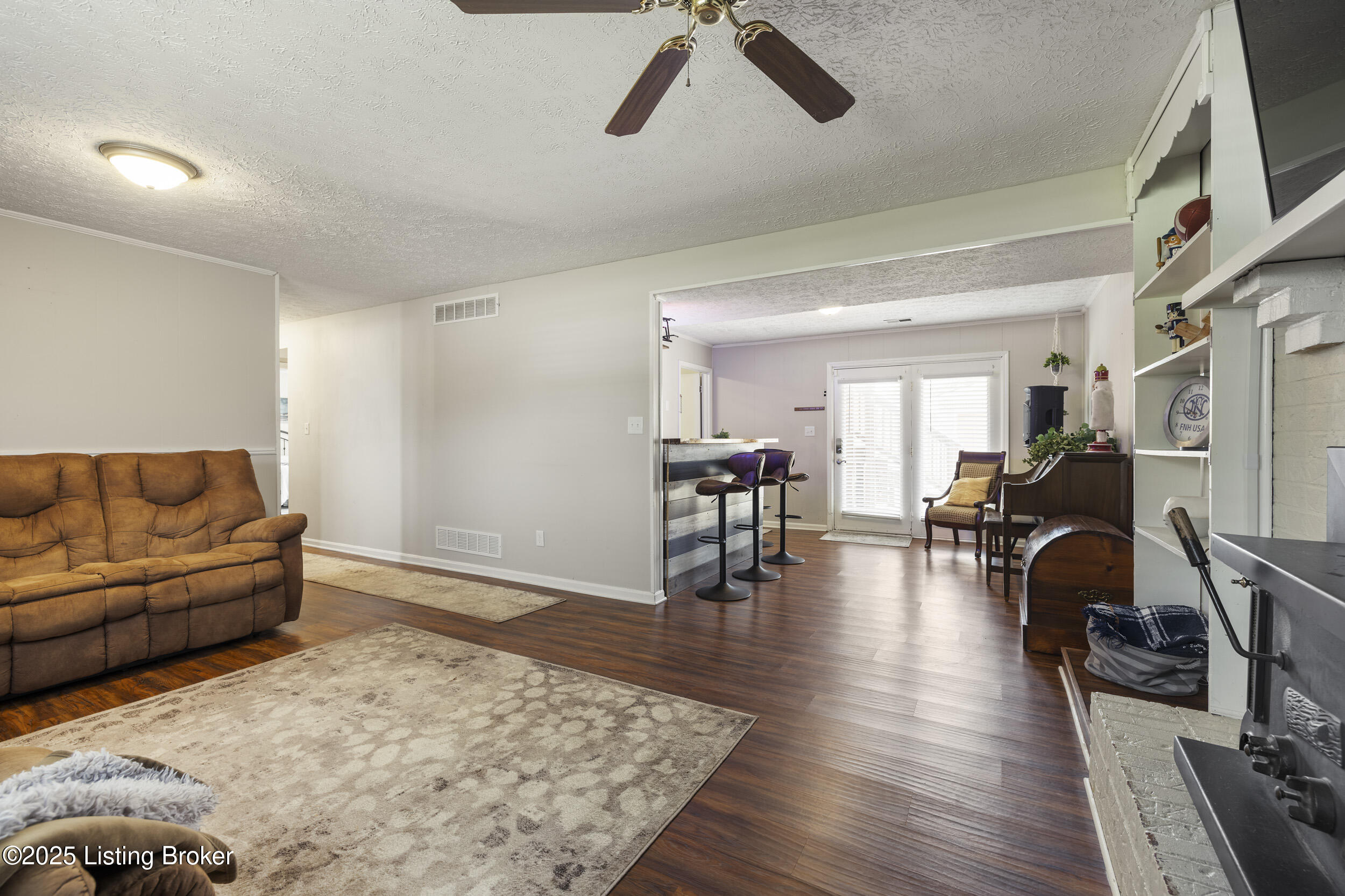 8502 Gregory Way, Louisville, Kentucky image 32
