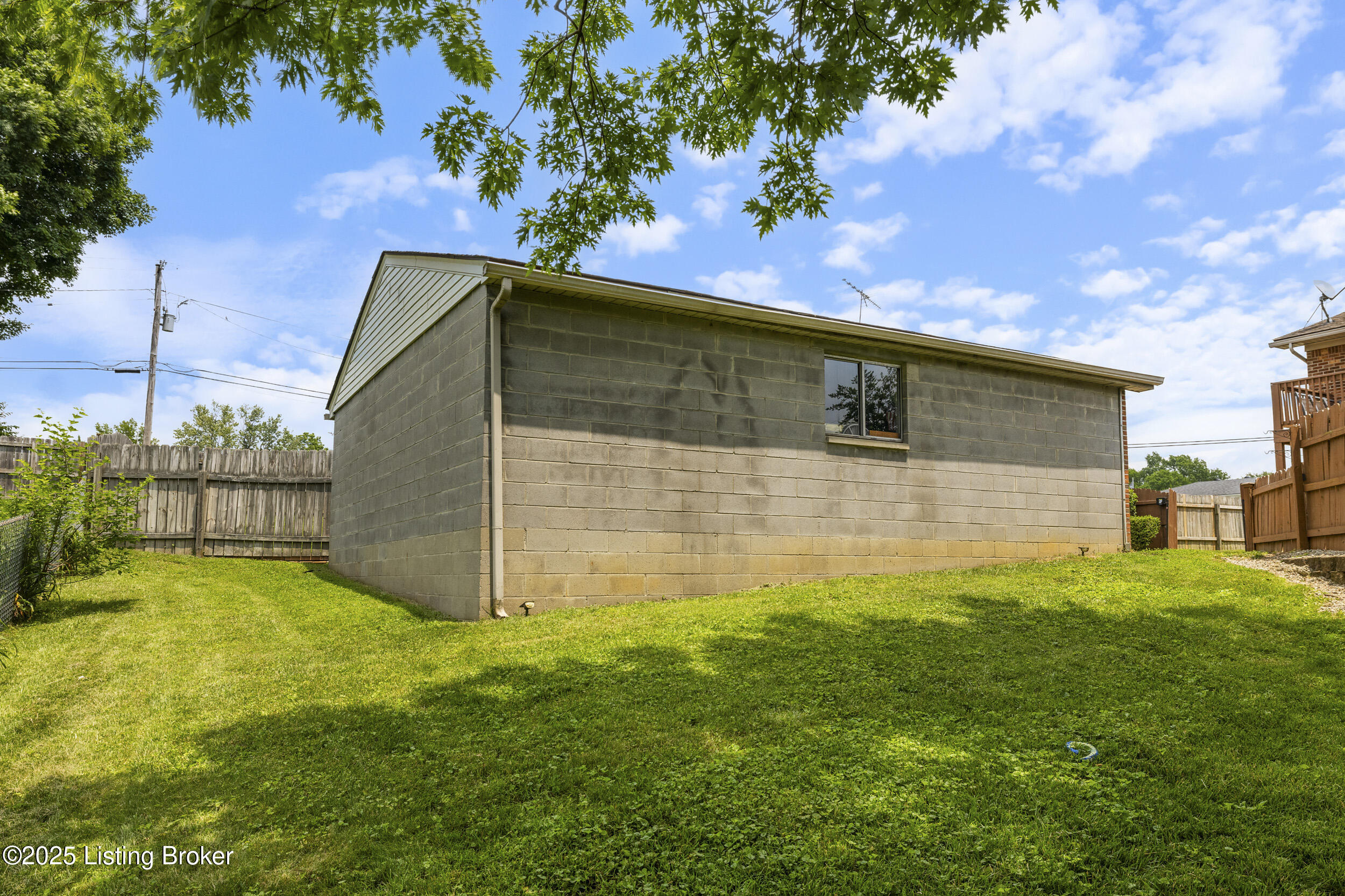 8502 Gregory Way, Louisville, Kentucky image 37