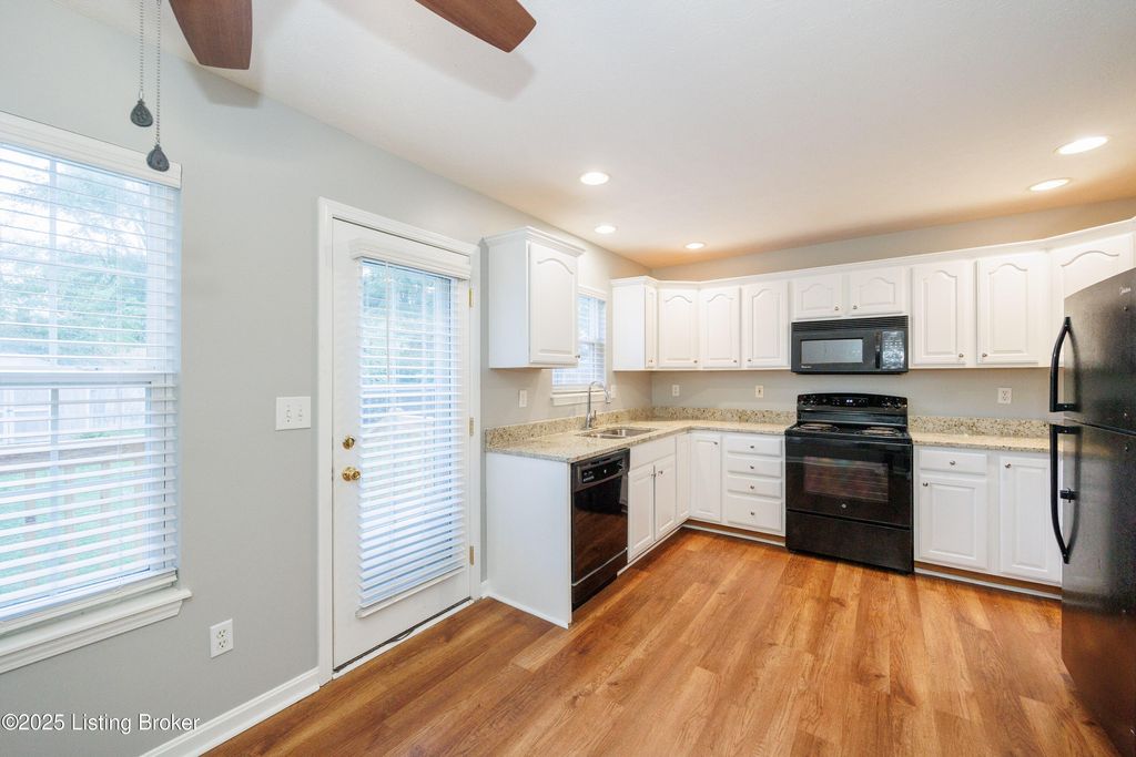Photo of 2414 Helen Ave, Louisville, KY 40216 (MLS # 1700521)