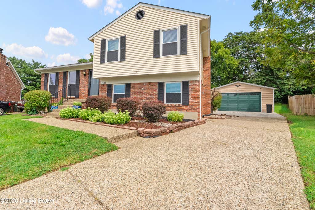 Photo of 7406 Covey Pl, Louisville, KY 40291 (MLS # 1726202)