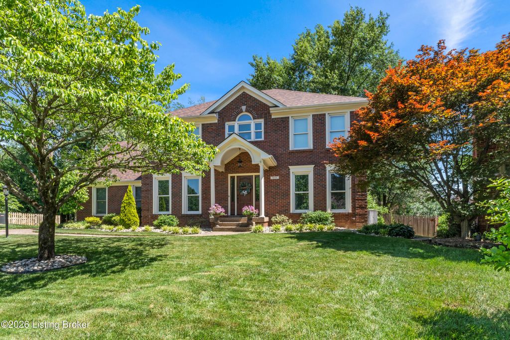 Photo of 7804 Amber Glen Ct, Louisville, KY 40220 (MLS # 1717917)