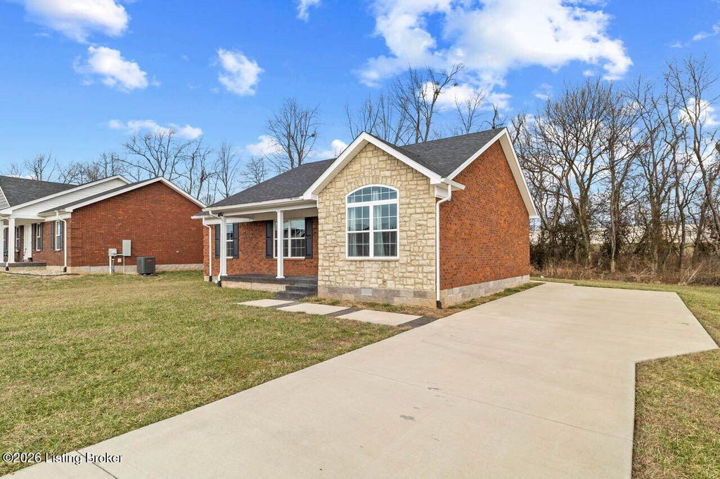 Photo of 122 Shallow Springs Ct, Bardstown, KY 40004 (MLS # 1710337)