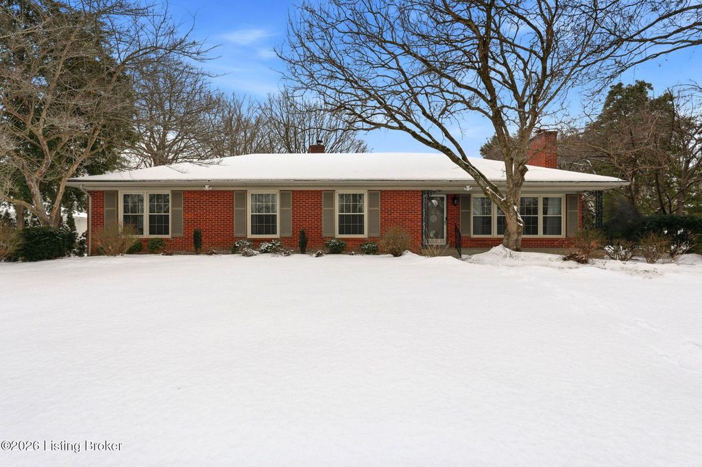 Photo of 6312 Limewood Cir, Louisville, KY 40222 (MLS # 1708717)