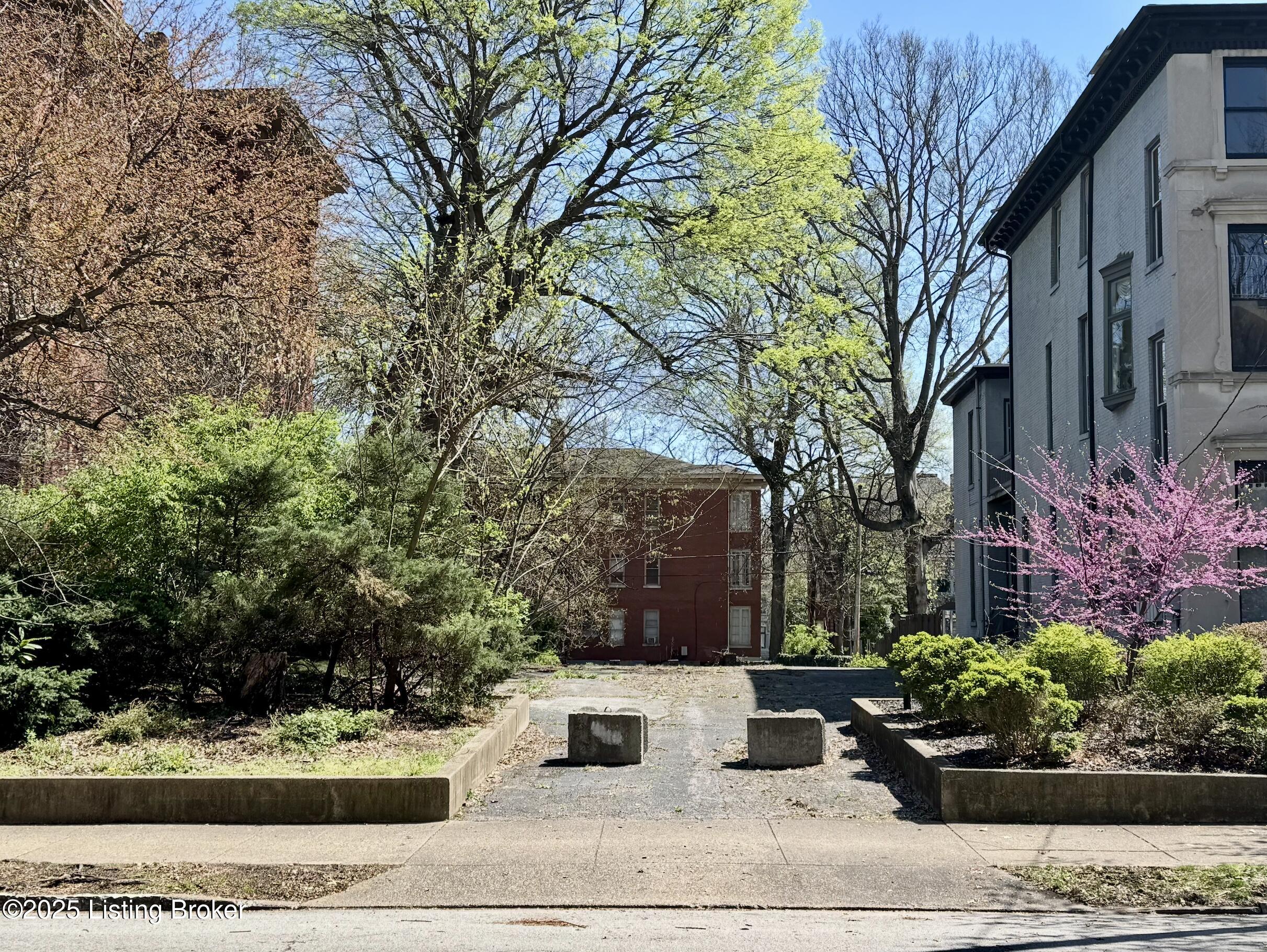 1341 S 4th St, Louisville, Pennsylvania image 2