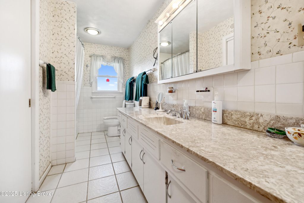 Photo of 166E Kerrick Ln, Hodgenville, KY 42748 (MLS # 1704068)