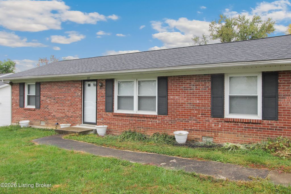 Photo of 221 Lynn Dr, Lawrenceburg, KY 40342 (MLS # 1707663)