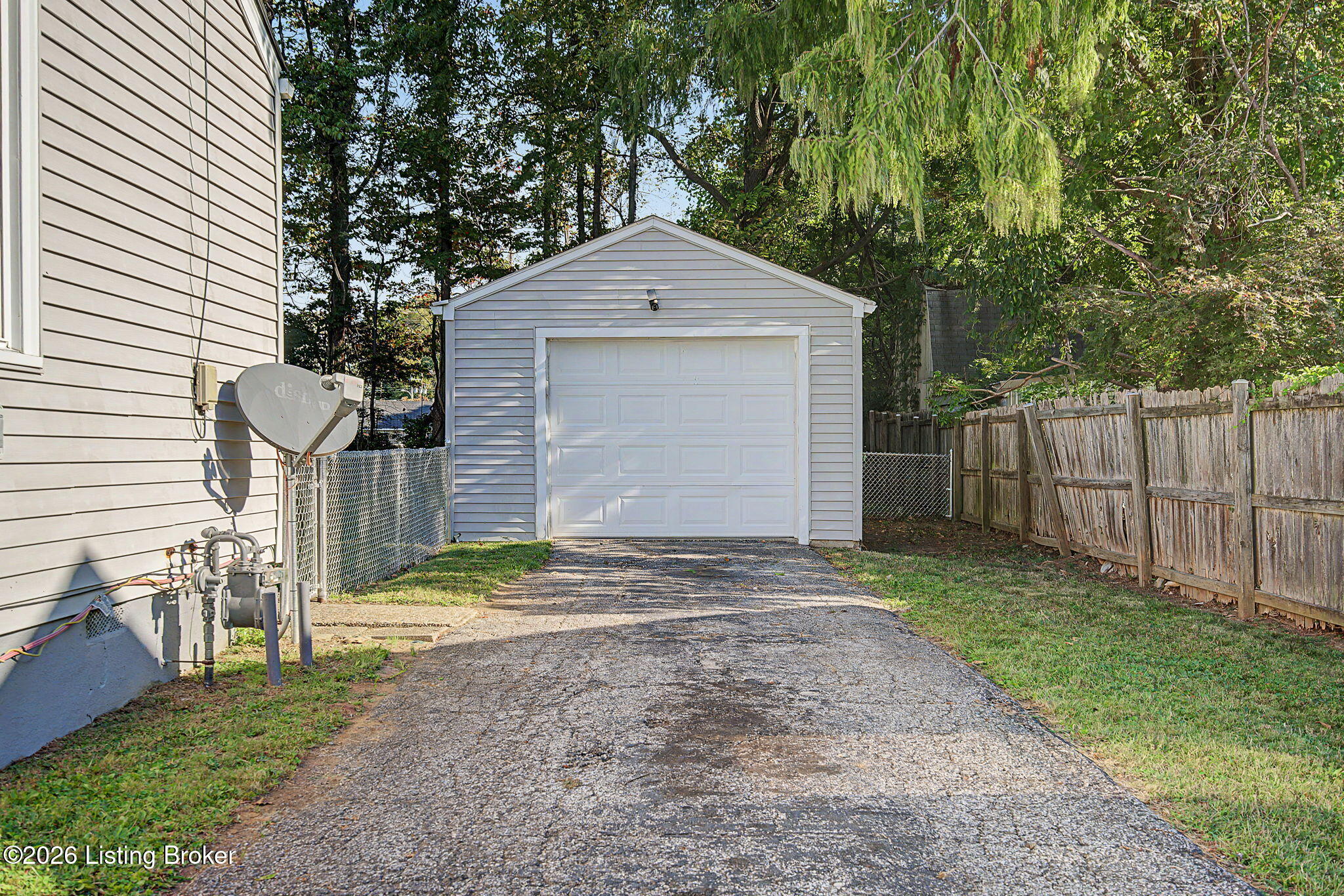 1823 Kingsford Dr