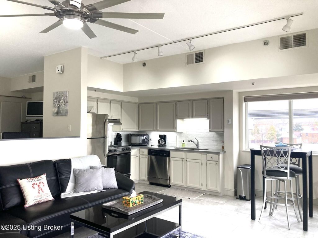 Photo of 1 Riverpointe Pl #321, Jeffersonville, IN 47130 (MLS # 1705256)