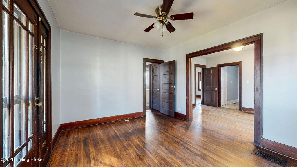 Photo of 2730 Chase Ct, Louisville, KY 40211 (MLS # 1710251)