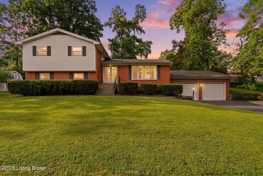 Photo of 5201 Cool Brook Rd, Louisville, KY 40291 (MLS # 1719680)