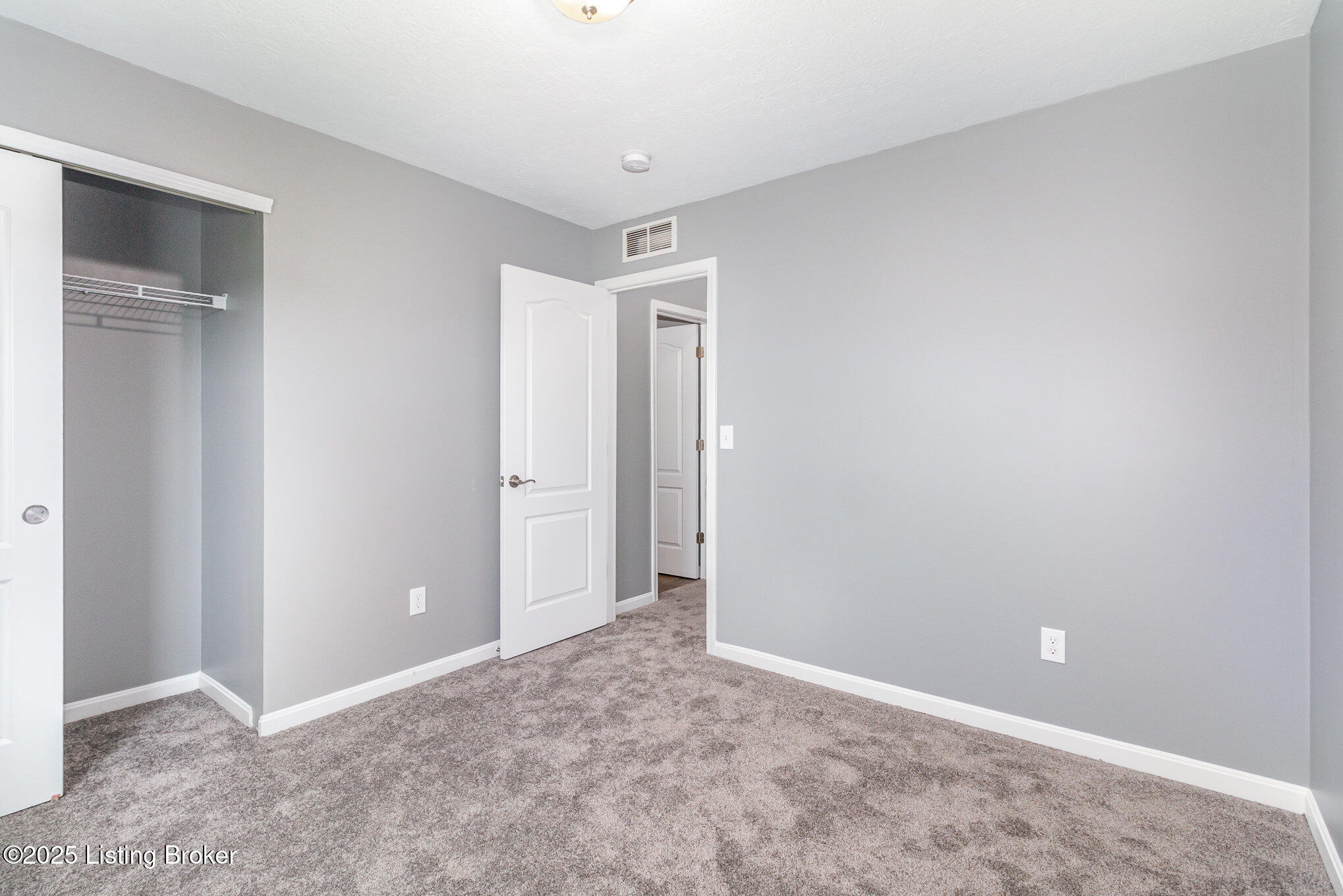 6915 Brittany Oak Dr, Louisville, Kentucky image 17