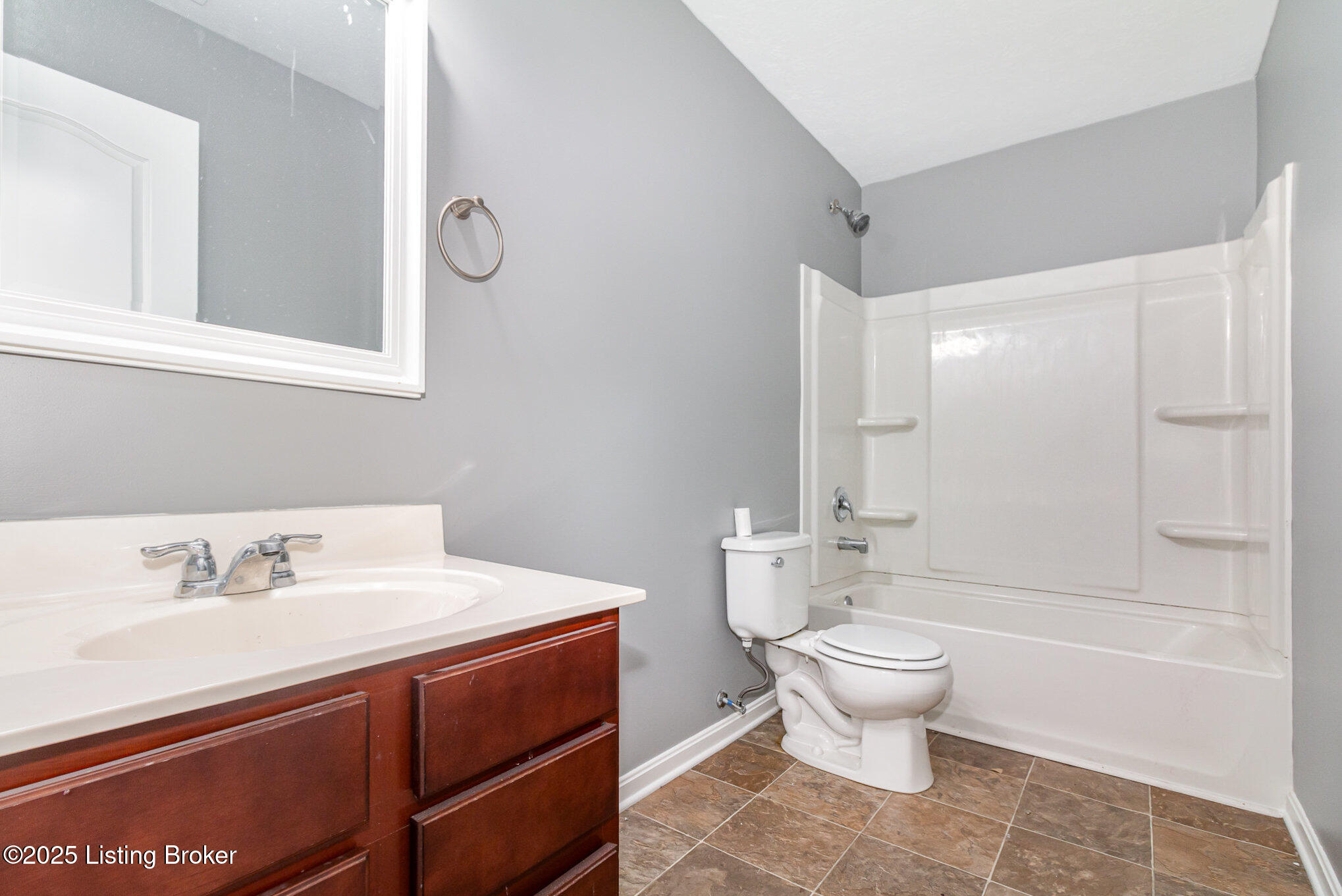 6915 Brittany Oak Dr, Louisville, Kentucky image 22