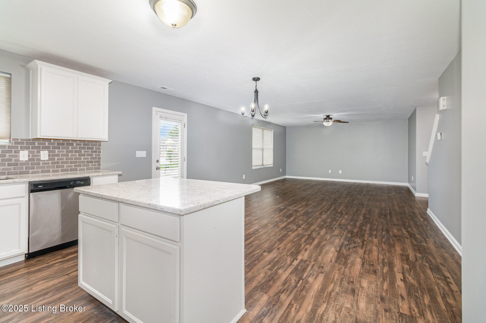 6915 Brittany Oak Dr, Louisville, Kentucky image 9