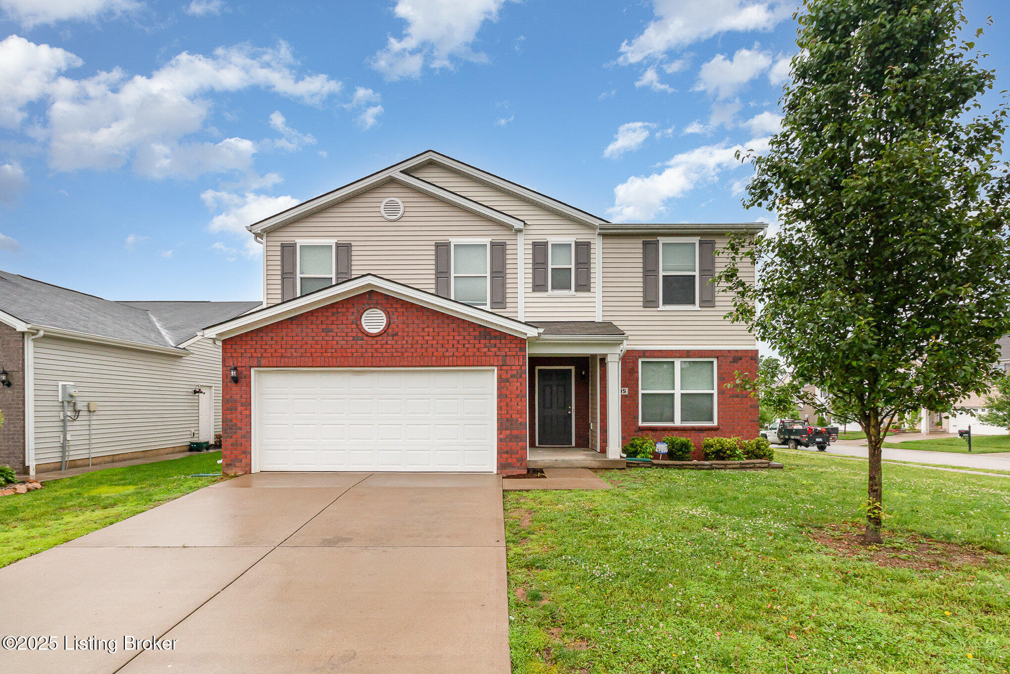 6915 Brittany Oak Dr, Louisville, Kentucky image 1