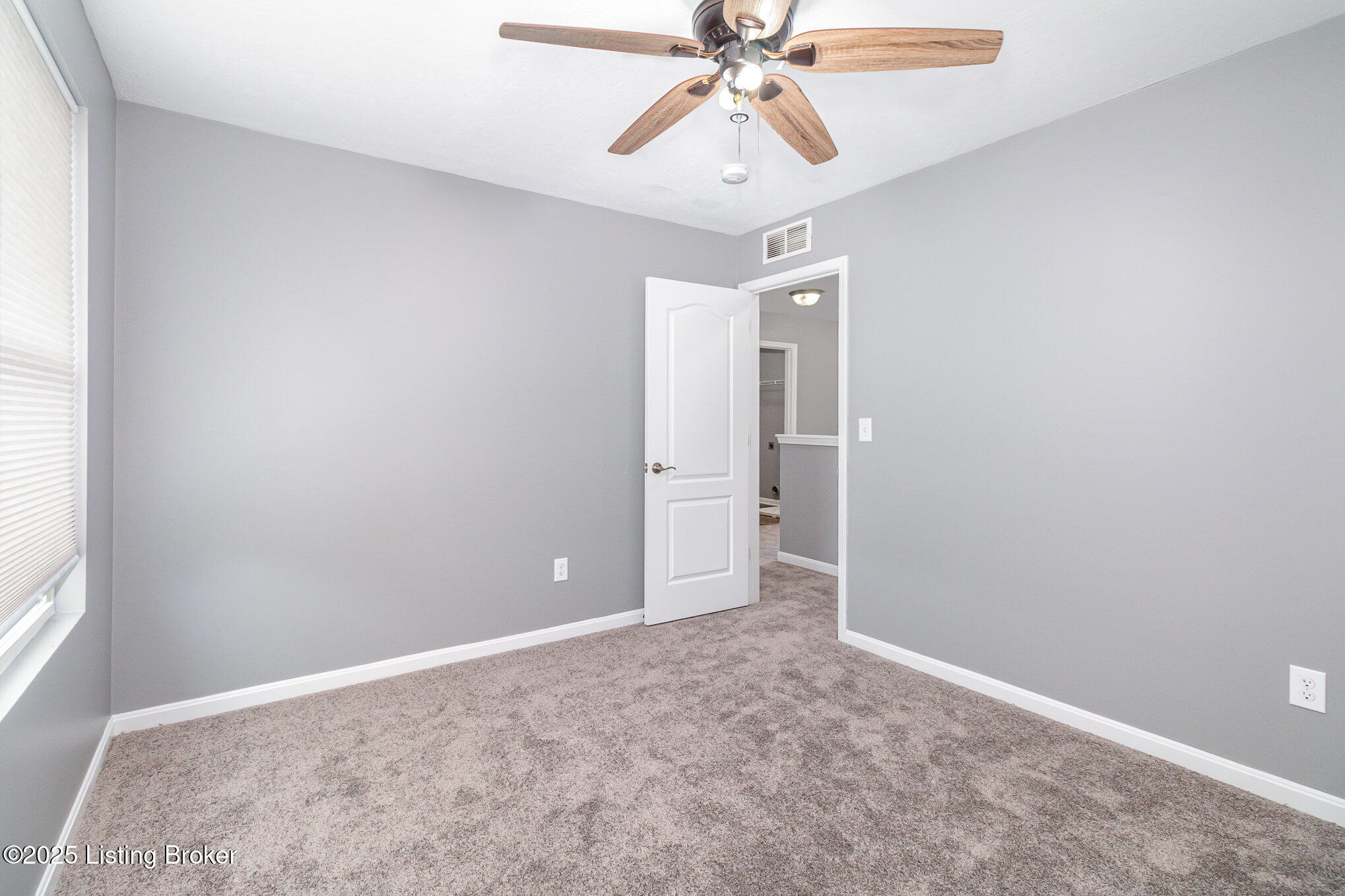 6915 Brittany Oak Dr, Louisville, Kentucky image 19