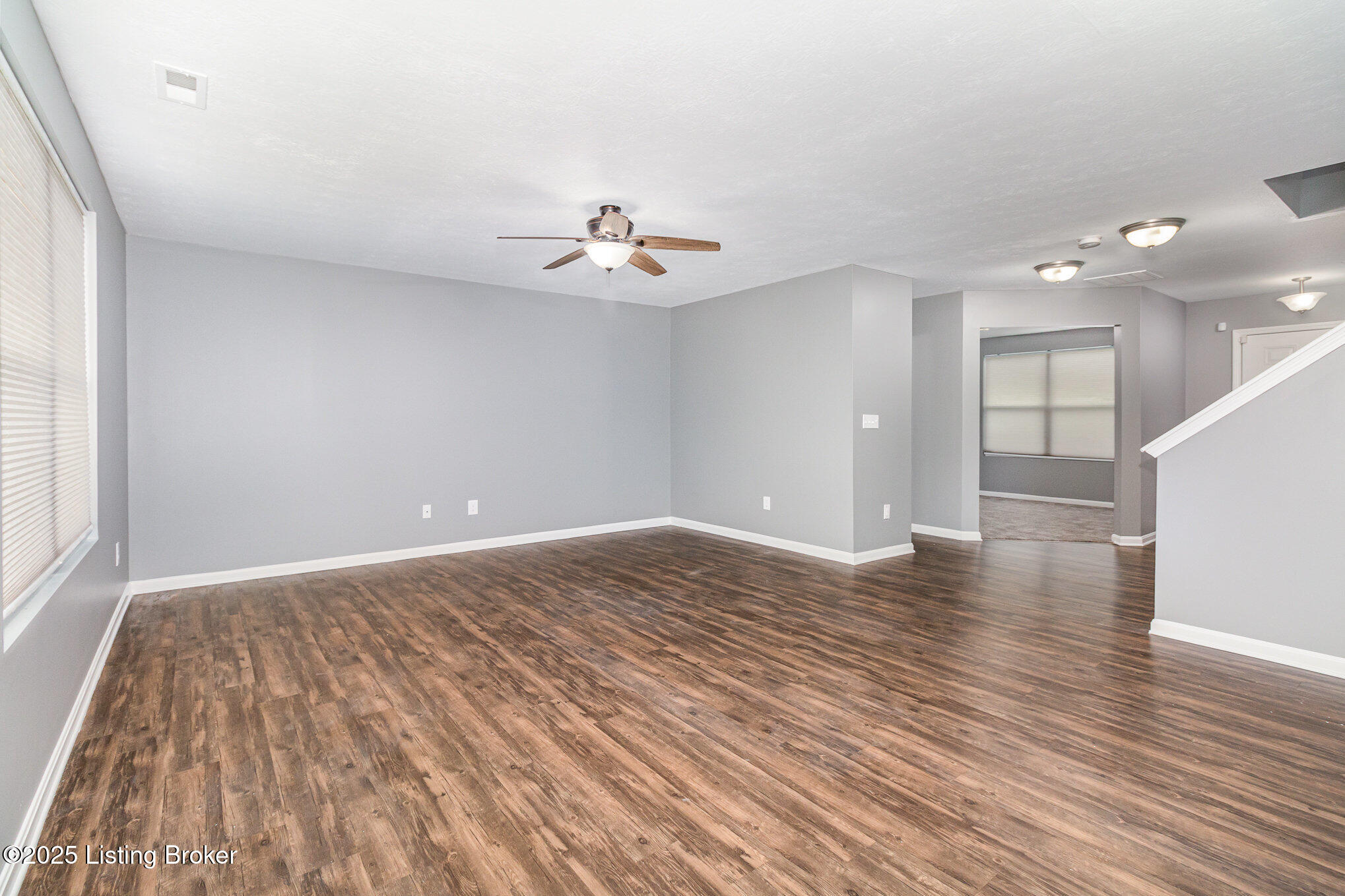 6915 Brittany Oak Dr, Louisville, Kentucky image 7