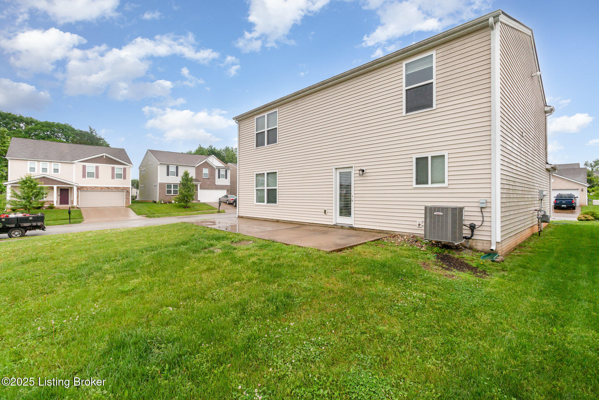 6915 Brittany Oak Dr, Louisville, Kentucky image 24