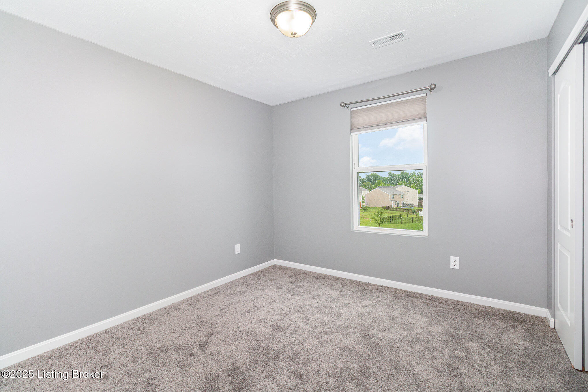 6915 Brittany Oak Dr, Louisville, Kentucky image 16
