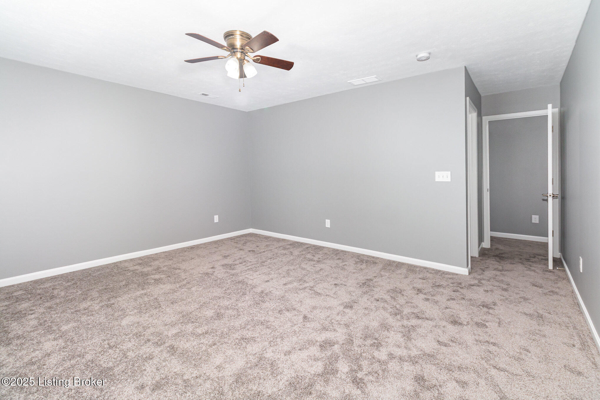 6915 Brittany Oak Dr, Louisville, Kentucky image 12