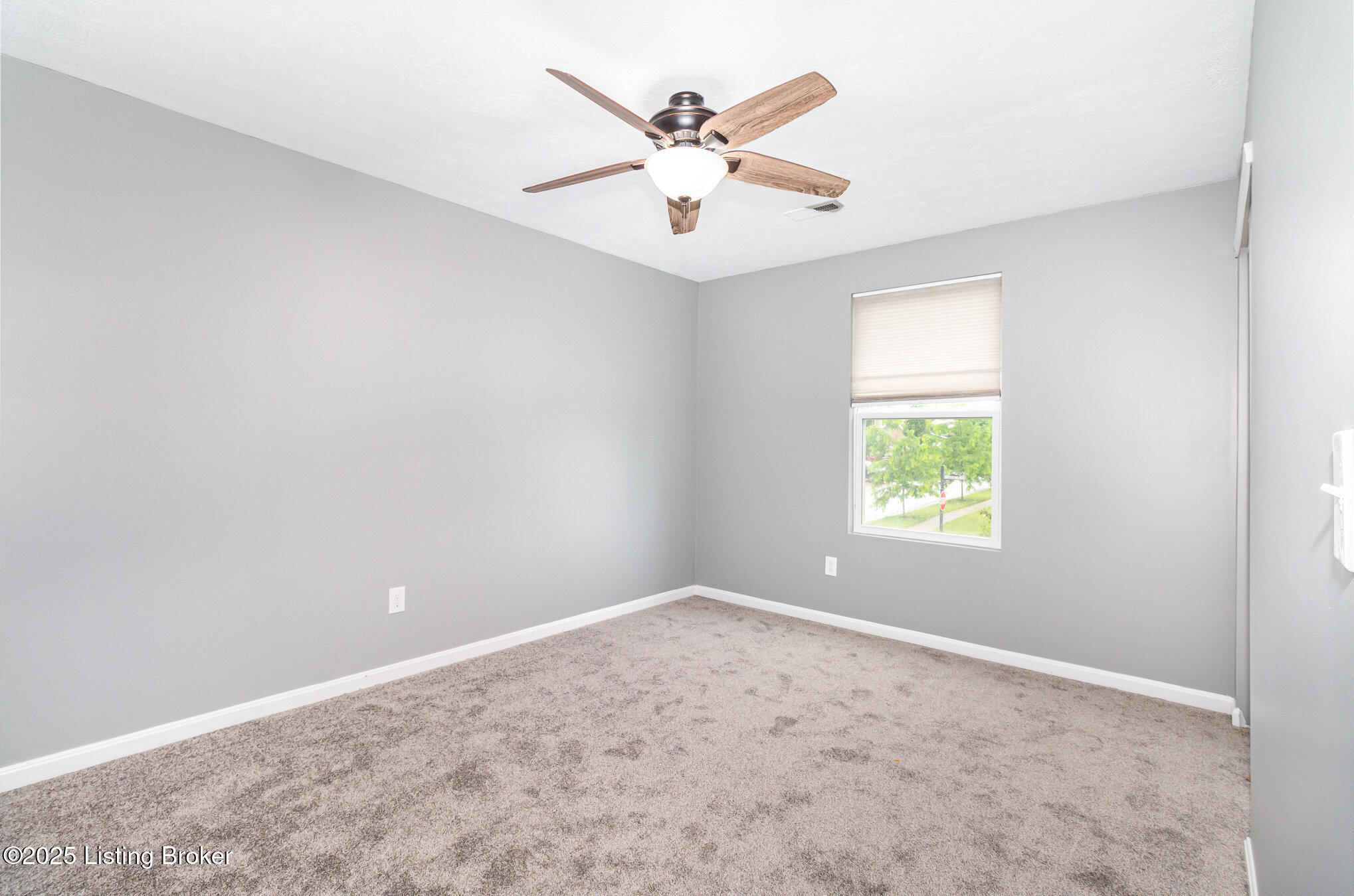 6915 Brittany Oak Dr, Louisville, Kentucky image 20