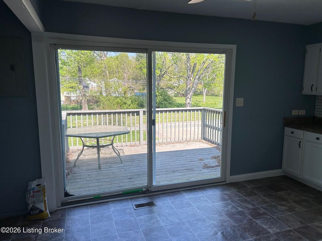 Photo of 508 N Mantle Ave, Elizabethtown, KY 42701 (MLS # 1713902)