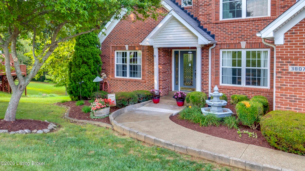 Photo of 3807 Sumerlin Dr, Buckner, KY 40010 (MLS # 1728997)