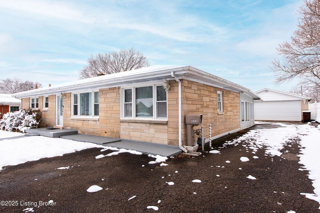 Photo of 1337 Villa Park Dr, Louisville, KY 40219 (MLS # 1704675)