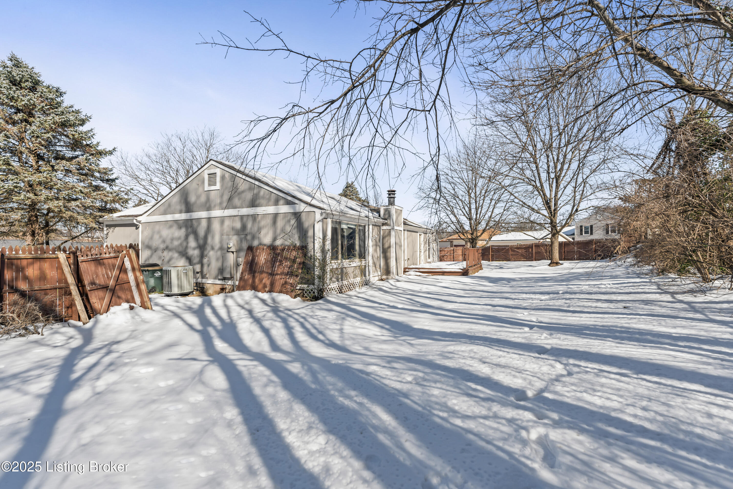 Louisville, Kentucky 40220, United States, 3 Bedrooms Bedrooms, ,2 BathroomsBathrooms,Residential,Pending,16229