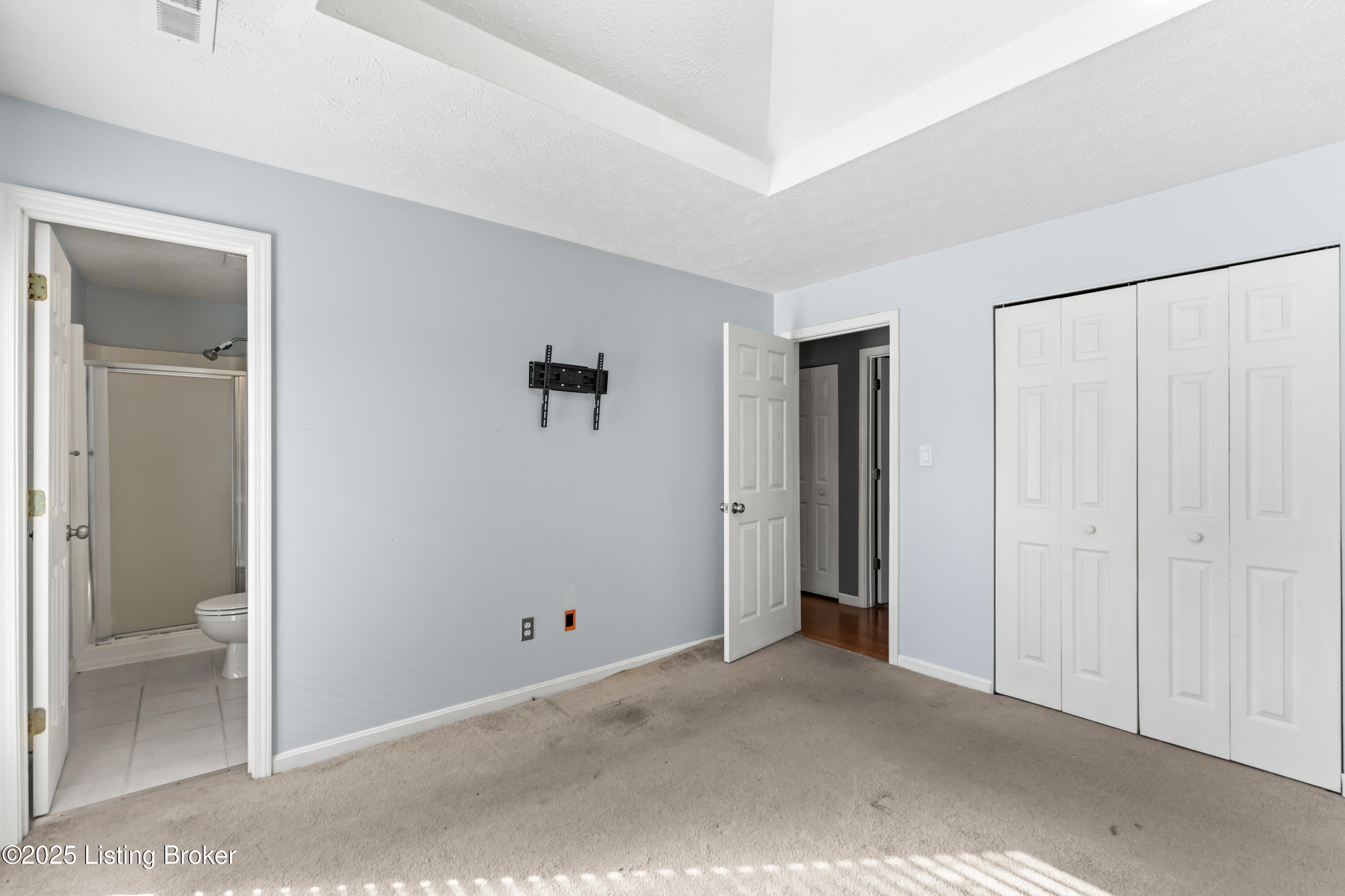 Louisville, Kentucky 40220, United States, 3 Bedrooms Bedrooms, ,2 BathroomsBathrooms,Residential,Pending,16229