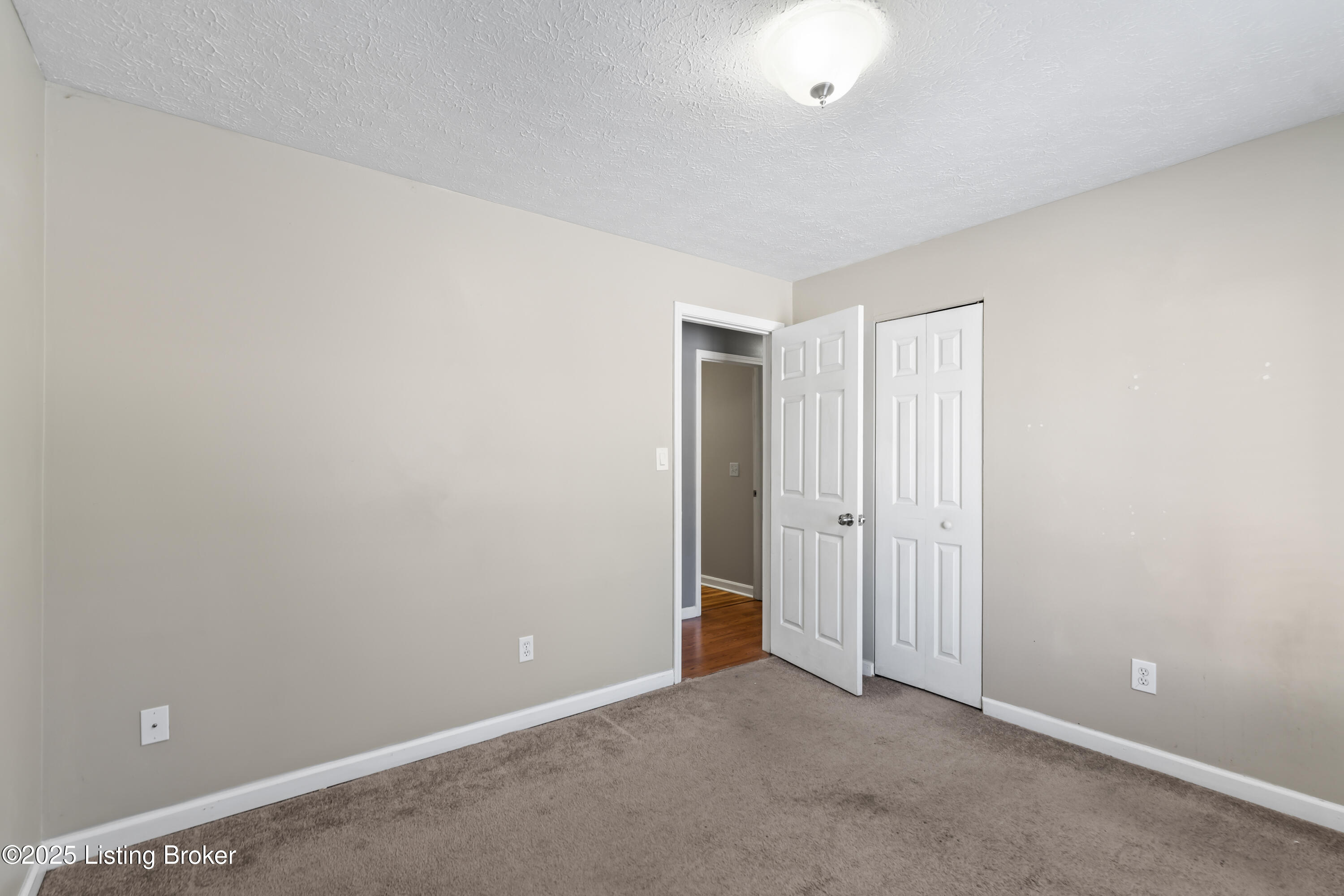 Louisville, Kentucky 40220, United States, 3 Bedrooms Bedrooms, ,2 BathroomsBathrooms,Residential,Pending,16229