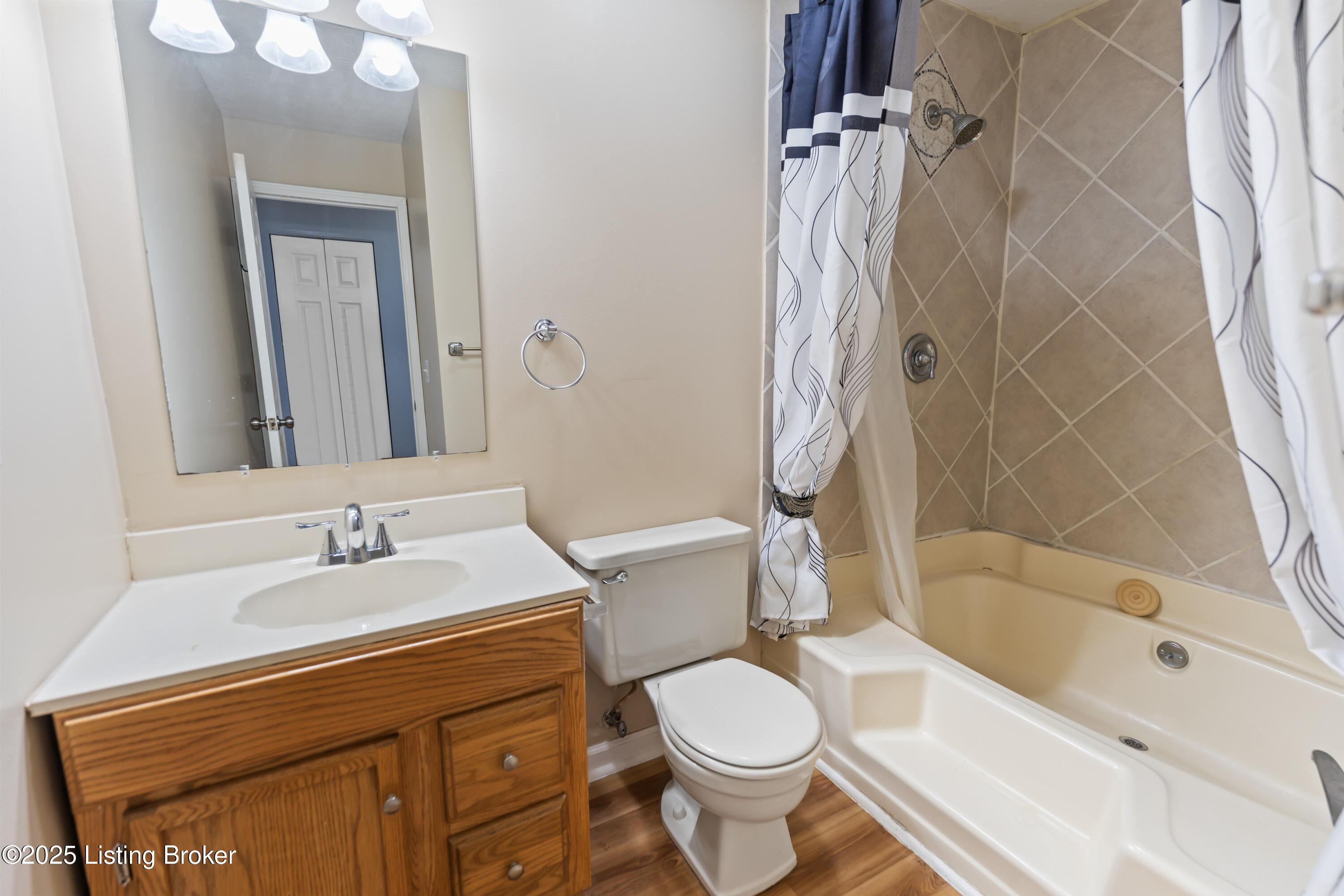 Louisville, Kentucky 40220, United States, 3 Bedrooms Bedrooms, ,2 BathroomsBathrooms,Residential,Pending,16229