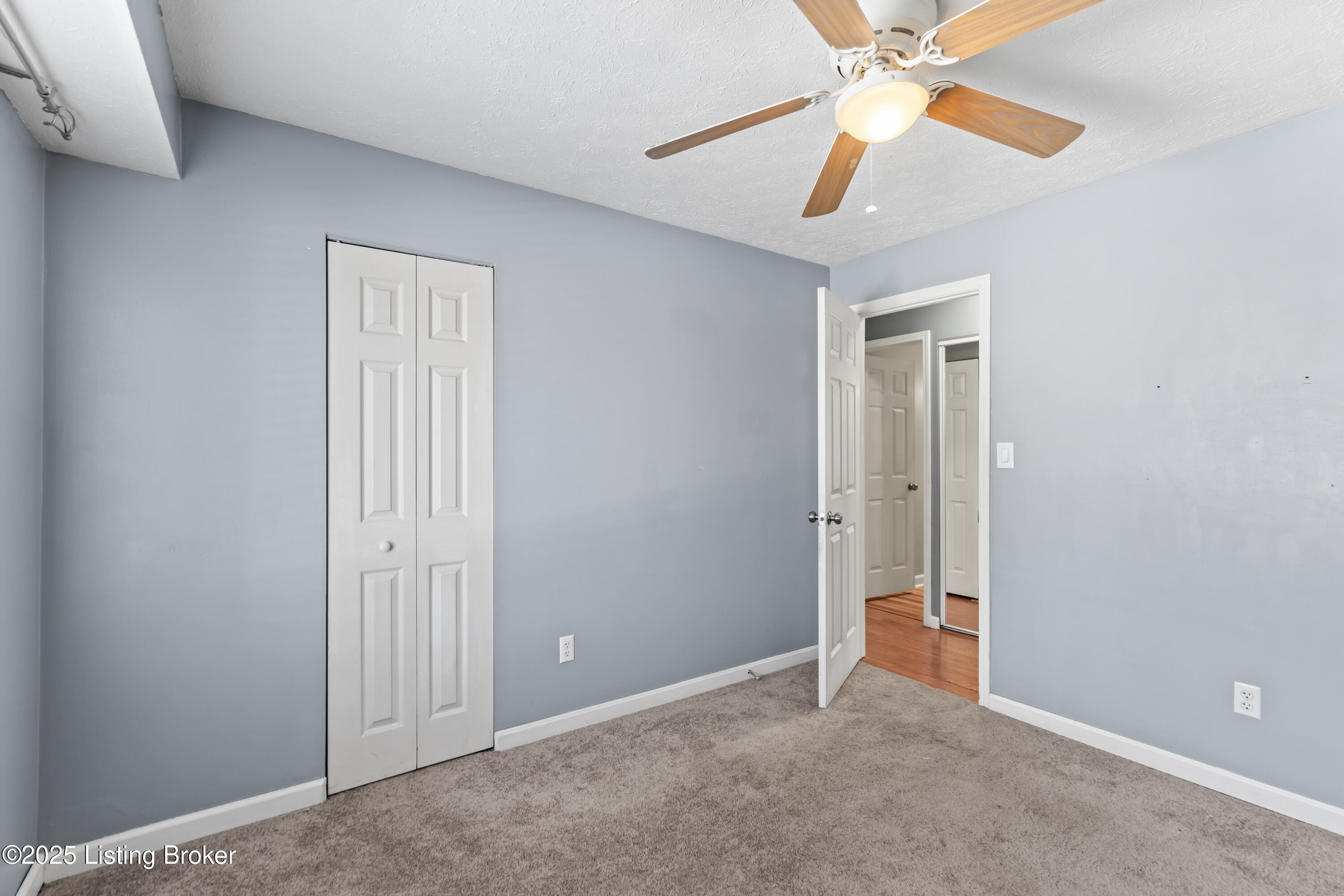 Louisville, Kentucky 40220, United States, 3 Bedrooms Bedrooms, ,2 BathroomsBathrooms,Residential,Pending,16229
