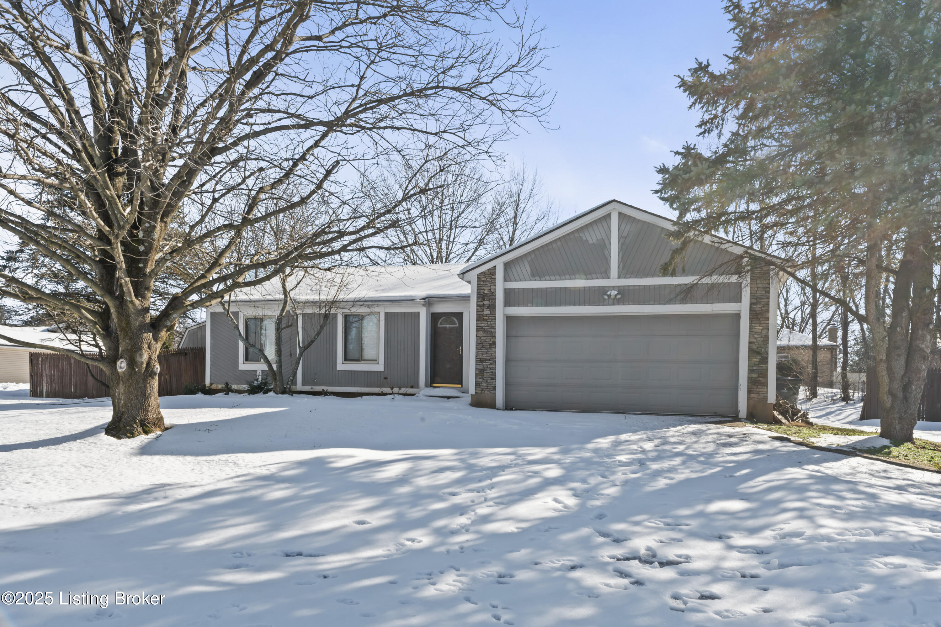 Louisville, Kentucky 40220, United States, 3 Bedrooms Bedrooms, ,2 BathroomsBathrooms,Residential,Pending,16229