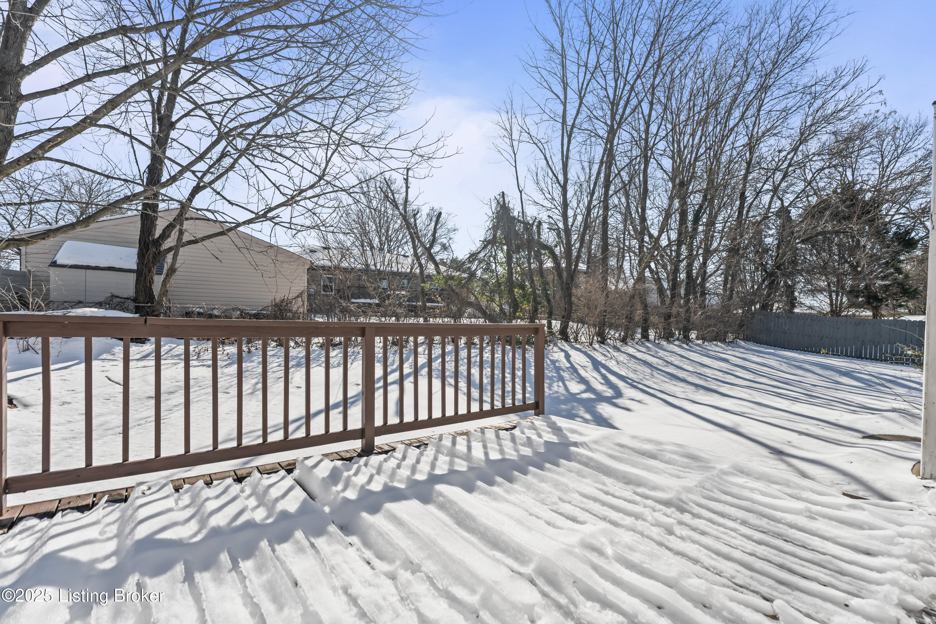 Louisville, Kentucky 40220, United States, 3 Bedrooms Bedrooms, ,2 BathroomsBathrooms,Residential,Pending,16229