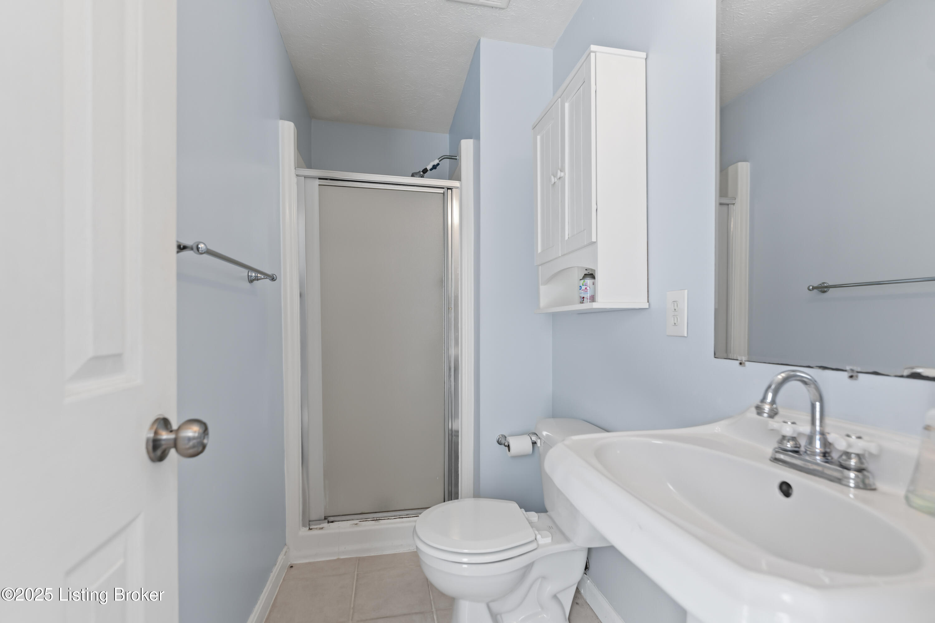 Louisville, Kentucky 40220, United States, 3 Bedrooms Bedrooms, ,2 BathroomsBathrooms,Residential,Pending,16229