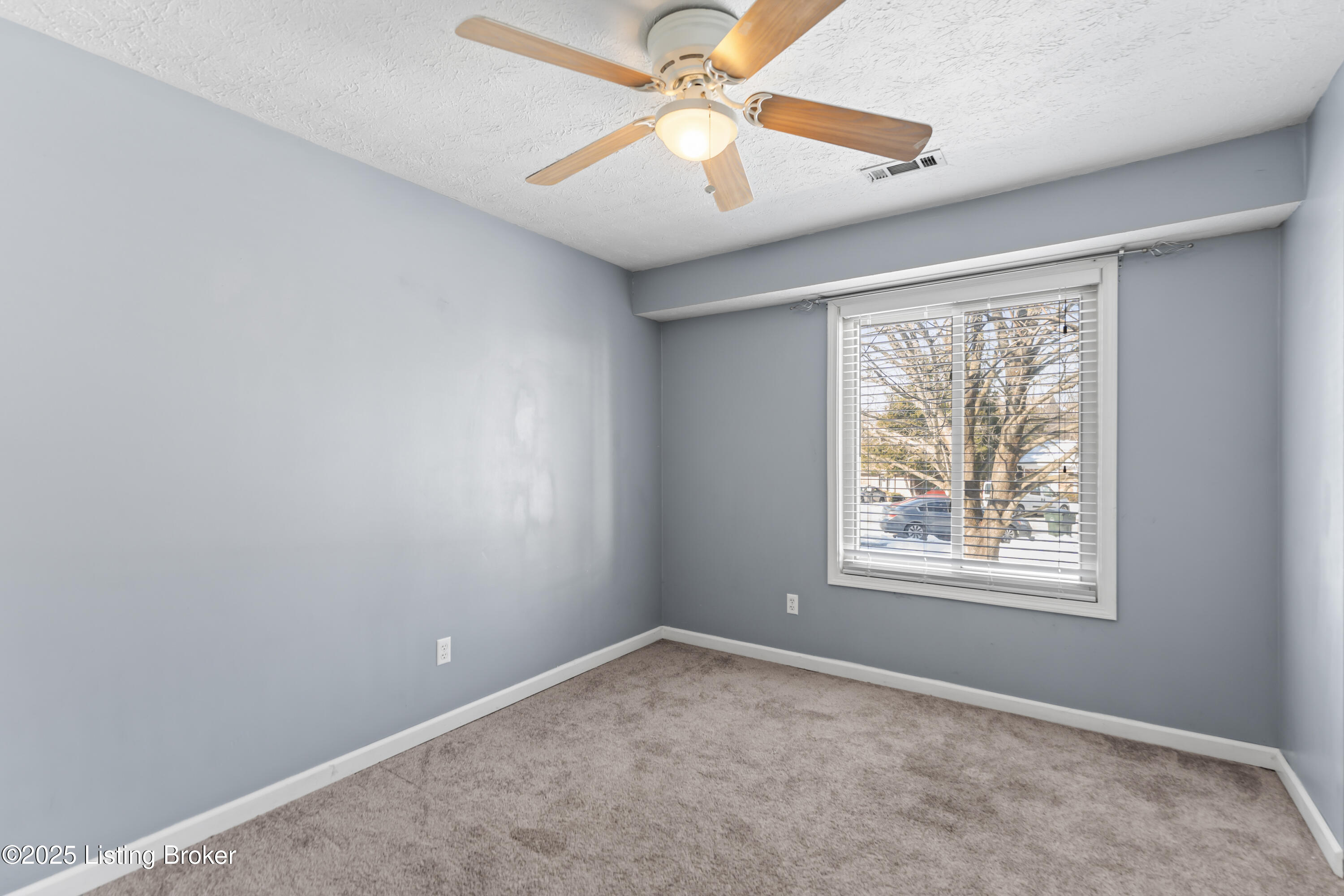 Louisville, Kentucky 40220, United States, 3 Bedrooms Bedrooms, ,2 BathroomsBathrooms,Residential,Pending,16229