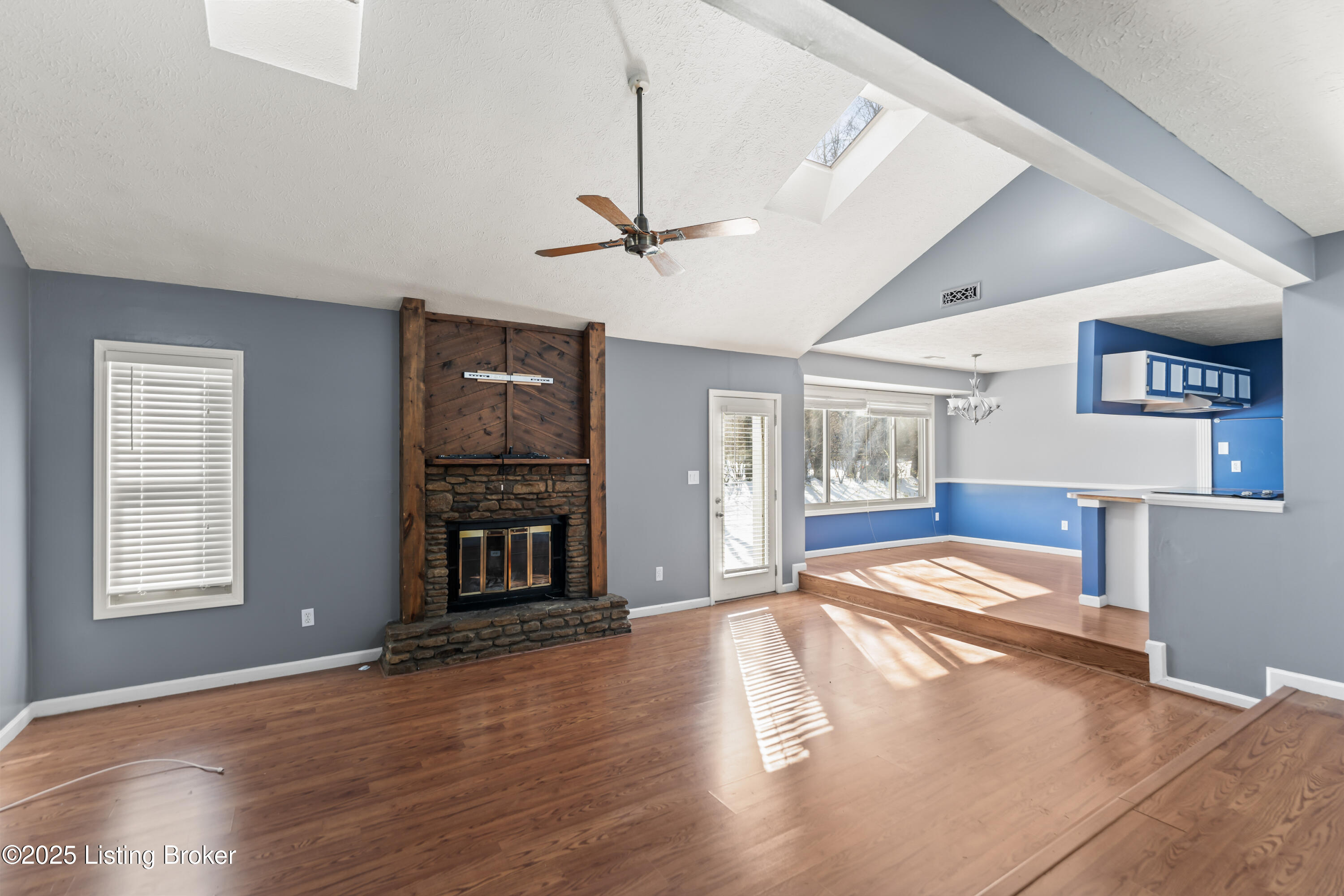 Louisville, Kentucky 40220, United States, 3 Bedrooms Bedrooms, ,2 BathroomsBathrooms,Residential,Pending,16229
