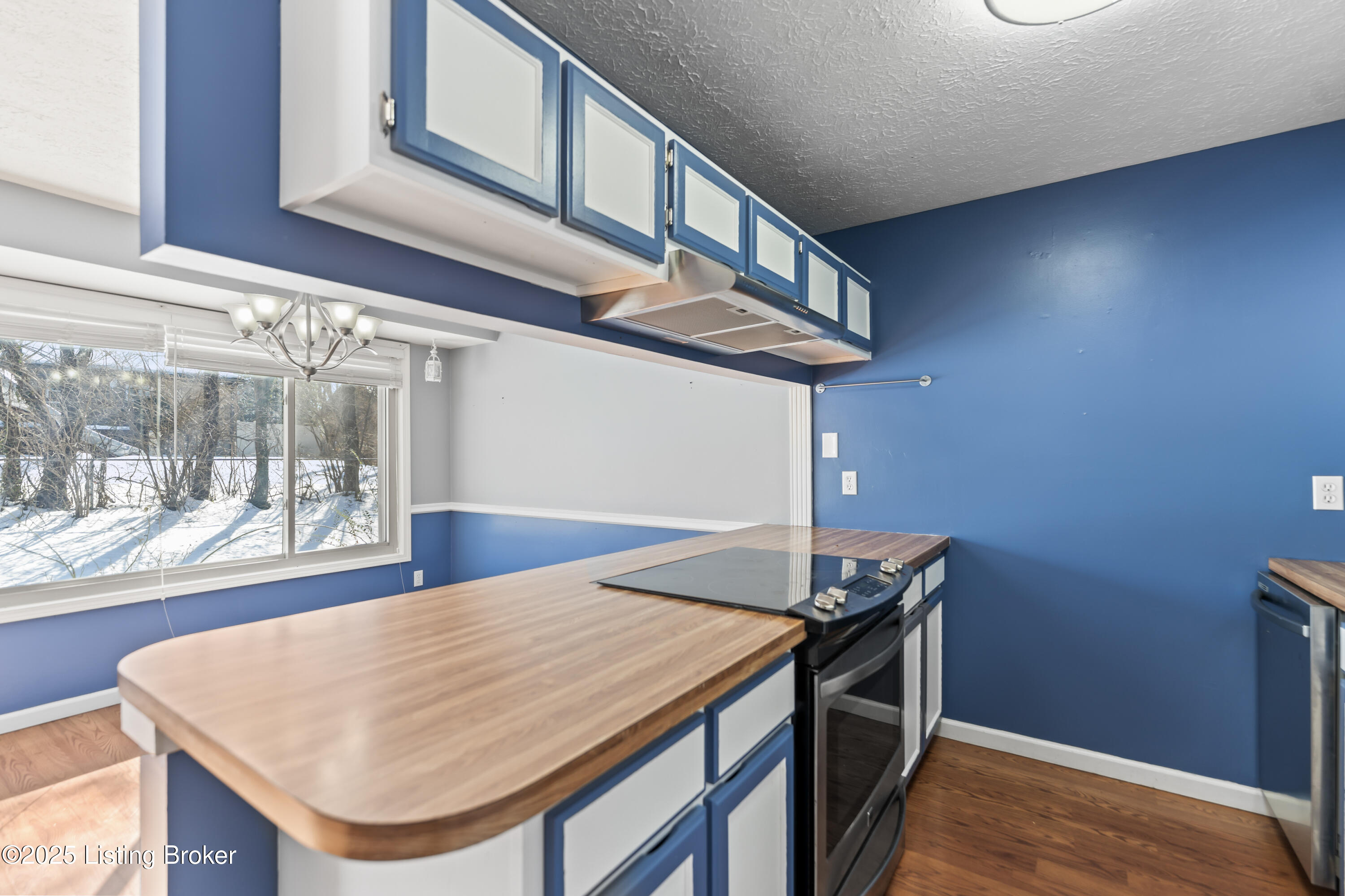 Louisville, Kentucky 40220, United States, 3 Bedrooms Bedrooms, ,2 BathroomsBathrooms,Residential,Pending,16229
