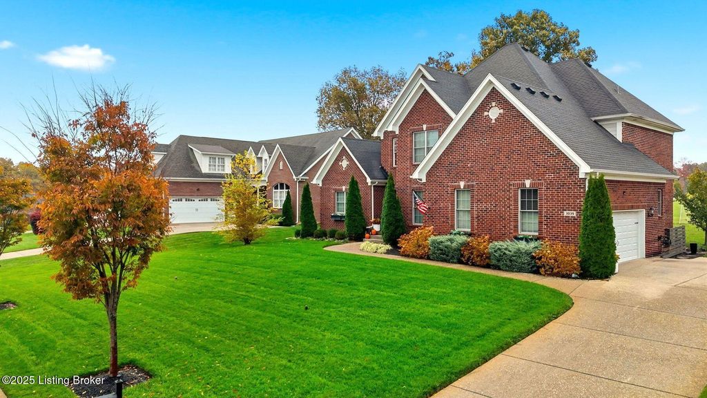 Photo of 3039 Fallen Wood Ln, La Grange, KY 40031 (MLS # 1702412)