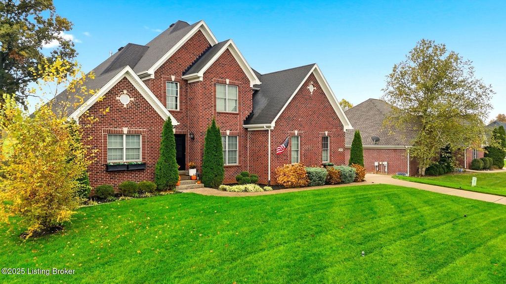 Photo of 3039 Fallen Wood Ln, La Grange, KY 40031 (MLS # 1702412)