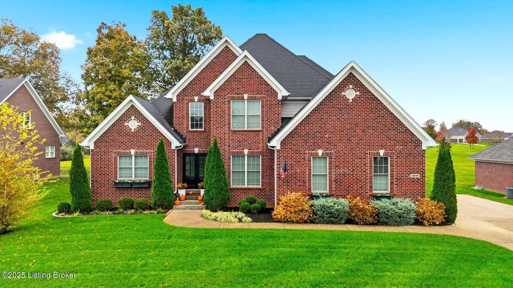 Photo of 3039 Fallen Wood Ln, La Grange, KY 40031 (MLS # 1702412)